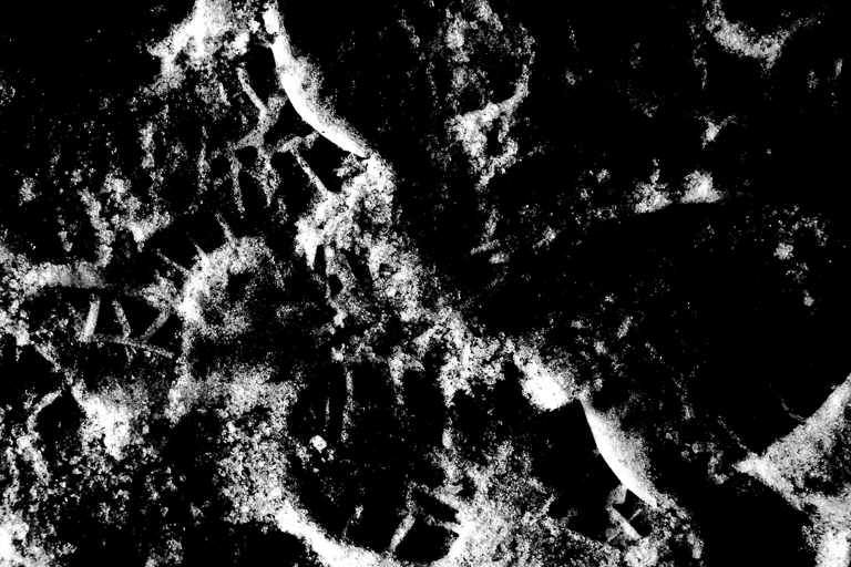 Der Tod versucht sich zu maskieren, daß niemand ihn erkenne